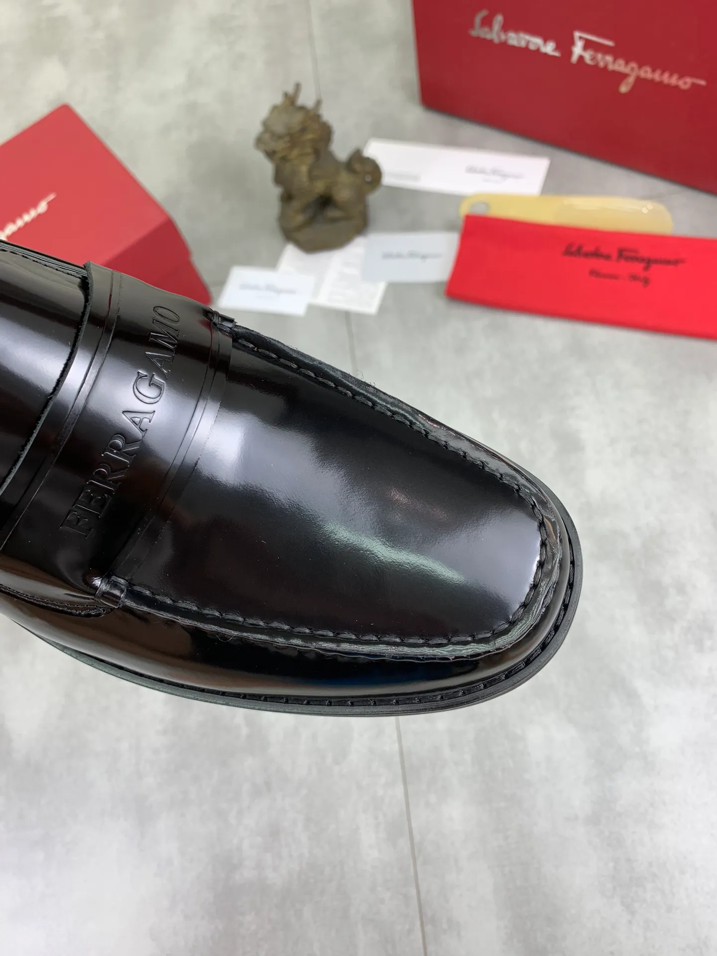 Men's Men's Shoes 💰P460💰[New Style] Water-dyed Niuli 🆘[Salvatore Ferragamo] Ferragamo's latest casual business leather shoes for men! Available at counters simultaneously! The fabric is made of specially imported original calfskin, the lining is made of imported water-dyed cowhide, and the original combination outsole is absolutely luxurious and leads the fashion trend. Matching code: 38-45; 2️⃣ colors available